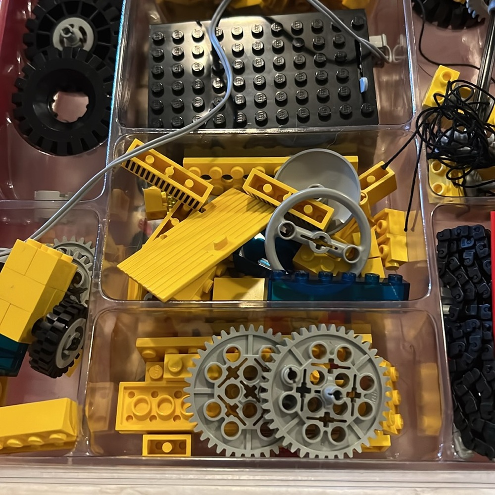 Vintage 1980 Lego Universal Building Set with motor 744 - Picture 5 of 16